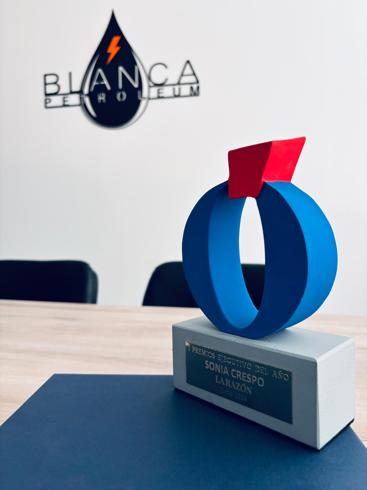 Premio ejecutiva del Año en oficinas de Blanca Petroleum SA